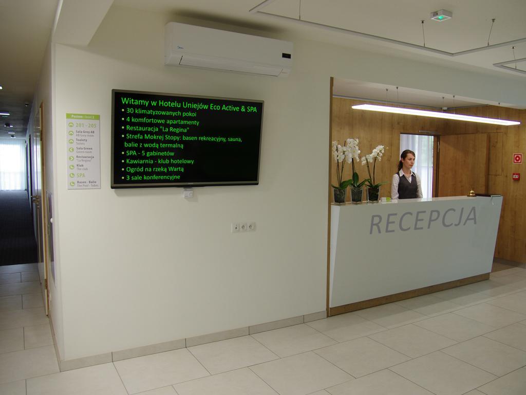 尤尼约酒店 乌涅尤夫 外观 照片