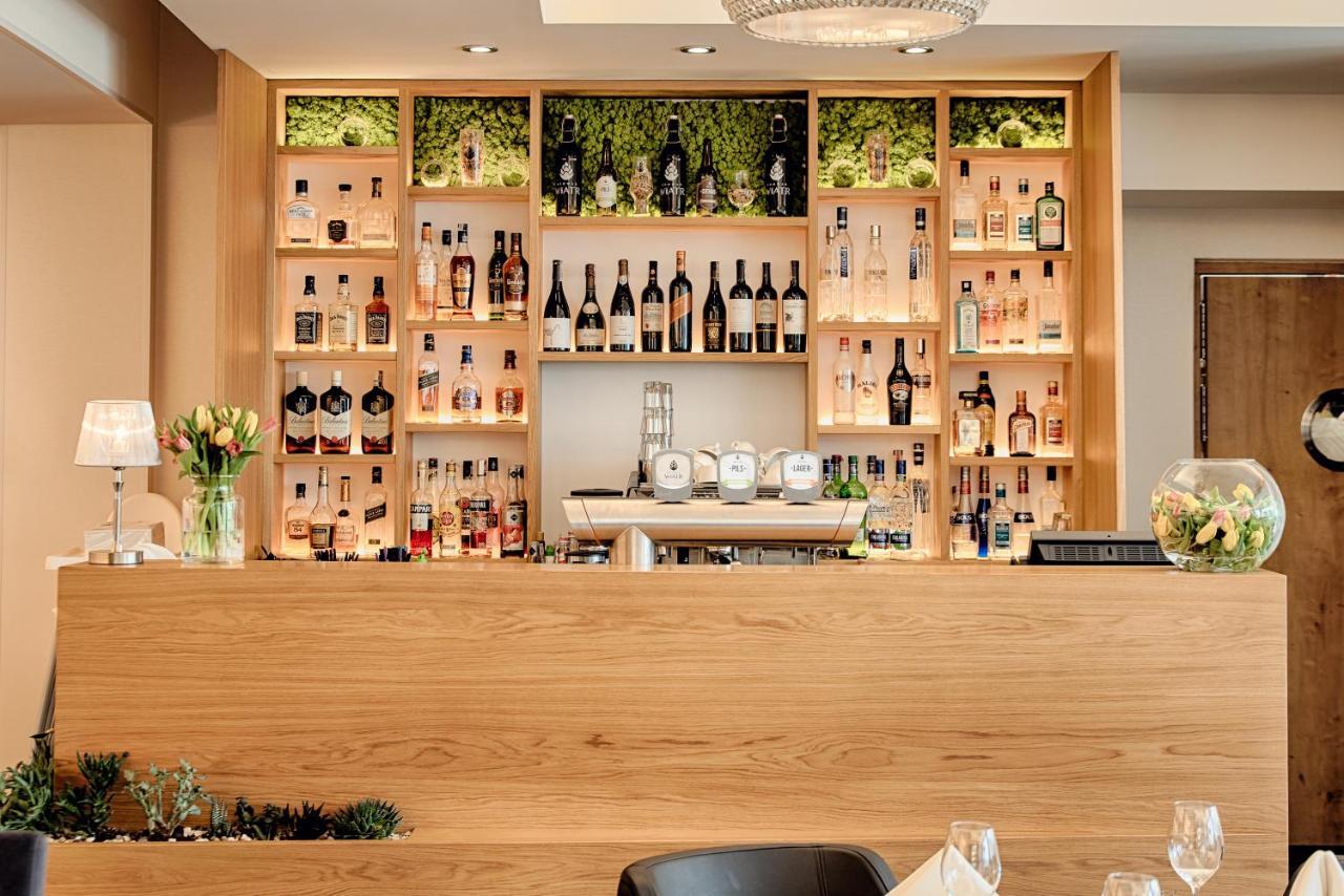 尤尼约酒店 乌涅尤夫 外观 照片